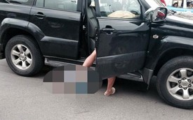 Hà Nội: Toyota Land Cruiser Prado cuốn người đi xe máy vào gầm