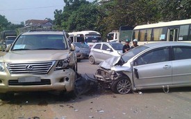 Nóng trong ngày: Nữ tài xế lái Toyota Vios gây tai nạn liên hoàn