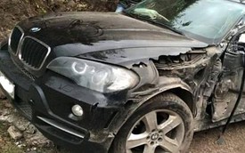 Nóng trong ngày: Ô tô tải đâm nát sườn xe sang BMW X5