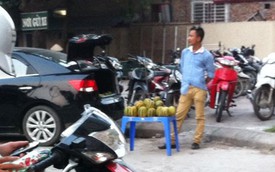 Nóng trong ngày: Anh chàng lái xe sedan lên Hà Nội để bán dưa bở