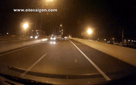 Ô tô chạy ngược chiều cực nguy hiểm trên cao tốc Long Thành – Dầu Giây