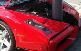 “Huyền thoại” Ferrari Enzo toác đôi đầu vì đâm vào cột điện