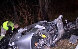 Ferrari FF gặp nạn ở vận tốc hơn 200 km/h, hai người tử vong