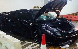 Ferrari 458 Spider đâm chết bảo vệ hầm đỗ xe