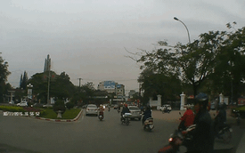 Thái Nguyên: Tạt đầu ô tô, người đi xe máy gặp tai nạn