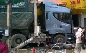 Lào Cai: Xe tải tự trôi, đâm hàng loạt xe máy và ô tô, lao vào nhà dân