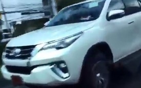 Xem cảnh “xe hot” Toyota Fortuner 2016 chạy trên đường Thái Lan
