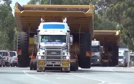 “Nước người ta” vận chuyển siêu xe tải Caterpillar 785C như thế nào?