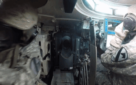 Kỳ lạ: Xe tăng M1 Abrams hiện đại nhất của Mỹ vẫn nạp đạn “bằng cơm”