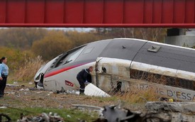 Pháp: Tàu cao tốc trật đường ray khiến ít nhất 5 người thiệt mạng