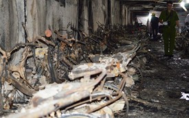 Hơn 300 xe máy cháy rụi, hầm chung cư lộ cốt thép