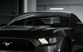 Ford tạm biệt năm Ngựa 2014 bằng màn drift Ford Mustang