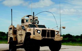 Xe quân sự Humvee bị "những kẻ lạ mặt" thay thế