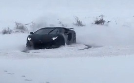 Lamborghini Aventador "nghịch tuyết" tại Chicago, Mỹ