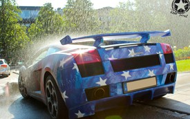 Lamborghini Gallardo "biến hình" thành Captain America khi gặp nước
