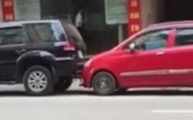 Hà Nội: Daewoo Matiz liên tục húc đuôi xe SUV