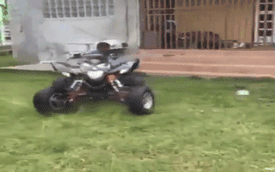 Hốt hoảng với cảnh cha để con trai 5 tuổi drift xe ATV