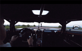 Kỷ lục tốc độ 300km/h khi thả hai tay của lái xe Koenigsegg One:1