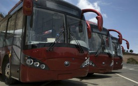Dân Trung Quốc hồi hộp đi thử những chuyến xe bus không người lái đầu tiên