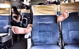 Những bàn chân "xấu xí" trên các chuyến tàu xe
