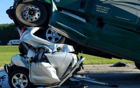Hình ảnh xe bán tải bị vo tròn trong tai nạn liên hoàn được chia sẻ chóng mặt