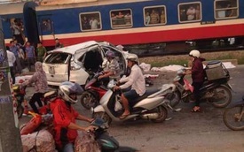 Tai nạn thảm khốc: Honda CR-V bị tàu hỏa đâm, 7 người thương vong tại Hà Nội