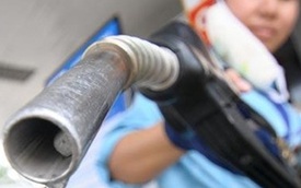 Ngày mai, xăng dầu tăng giá mạnh?