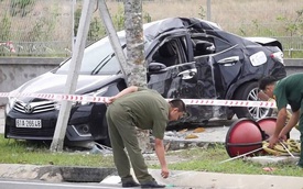 Bình Dương: Toyota Altis tông ngang thân vào trụ đèn, Chánh Thanh tra sở tử vong