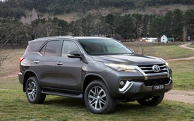 Toyota "thai nghén" phiên bản hybrid của Innova và Fortuner thế hệ mới