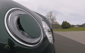 Hóa ra đây là cách SUV siêu sang Bentley Bentayga tự rửa đèn pha