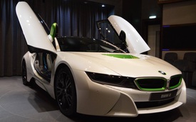 BMW i8 màu trắng-xanh cốm lạ mắt cho các đại gia Trung Đông