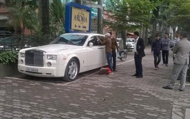 Hà Nội: Quên rút chìa khóa, phải thuê người cạy cửa Rolls-Royce Phantom