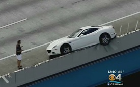 Ferrari California T "gác chân" lên barrier đường cao tốc, cứu sống chủ nhân
