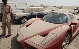 Cảnh sát không thể bán chiếc Ferrari Enzo phủ bụi nổi tiếng