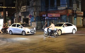Hà Nội: Mazda6 vượt đèn đỏ, bị Hyundai và xe máy chặn đầu