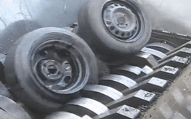 Đây là cách người ta nghiền nát những chiếc lốp ô tô cũ