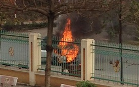 Thái Nguyên: Ô tô con bốc cháy dữ dội gần trường học