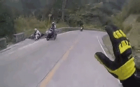 Hai biker gặp tai nạn liên tiếp tại cùng một góc cua