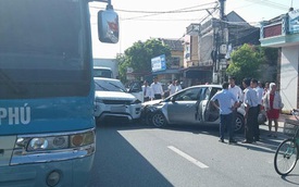 Nam Định: Ford Focus và Range Rover Evoque đâm nhau, gây tai nạn liên hoàn