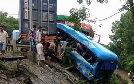 Hòa Bình: 2 xe container lao vào hiện trường tai nạn, nhiều người bị thương