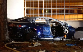 Tesla Model S đâm vào gốc cây rồi phát nổ, đôi nam nữ tử vong