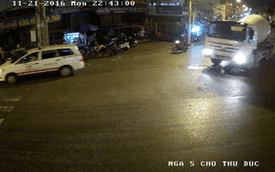 Video nam thanh niên đi xe máy bị xe bồn cuốn vào gầm vì "tạt đầu"