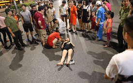Đi xe điện cân bằng tại phố đi bộ Hồ Gươm, cô gái 18 tuổi ngã đập đầu xuống đất