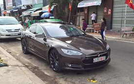 Bắt gặp Tesla Model S đeo biển ngoại giao tại Đà Nẵng