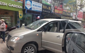 Đâm CSGT rồi bỏ chạy, tài xế xe Toyota Innova bị người dân vây đánh