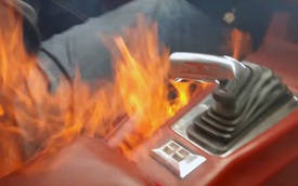 Siêu xe Camaro 700 mã lực bất ngờ bốc cháy khi đang chạy