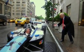 Tân Tổng thống Mỹ Donald Trump đi làm bằng xe đua IndyCar