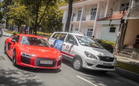 Anh em Phan Thành lái bộ đôi siêu xe dạo phố Sài Gòn