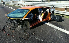 Lamborghini Aventador SV "đứt đầu" trong tai nạn trên cao tốc