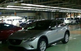 Mazda CX-4 bất ngờ lộ diện trần trụi